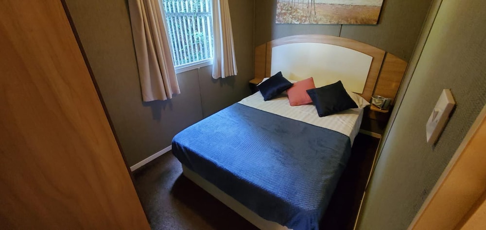 Family Friendly - Sleeps4 - Close To Nature view 2