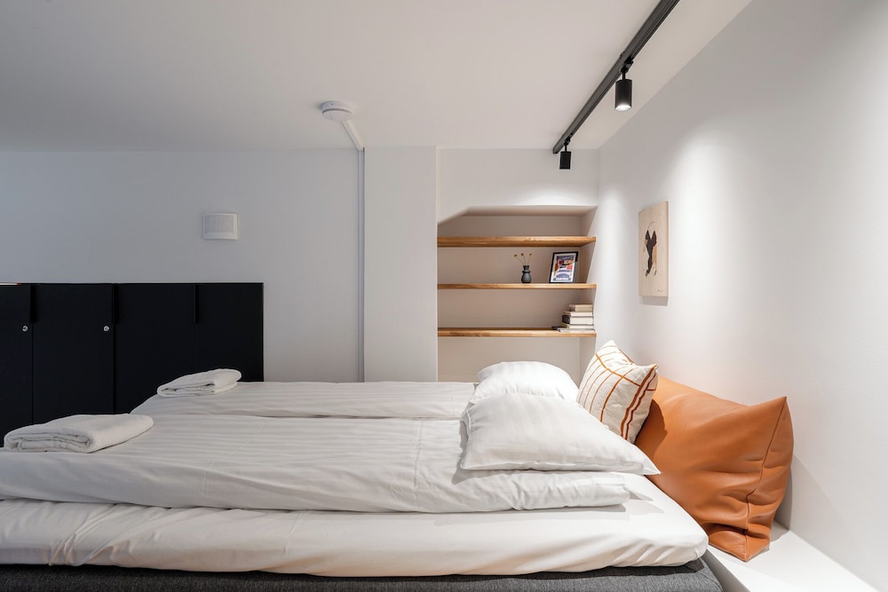 Stylish Loft next to City Center & Lake Pyhäjärvi