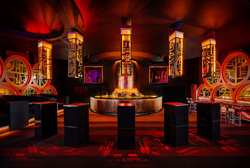 Ennis Vacations - Queens Hotel and Nightclub - Property Image 3