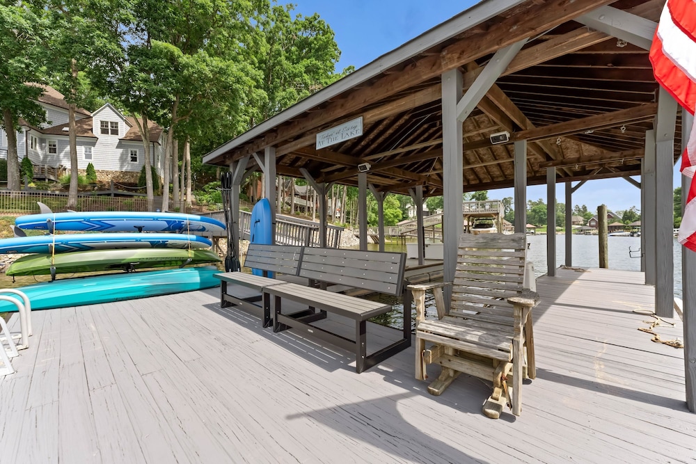 Paradise Pointe by Avantstay Lakefront Views Playset