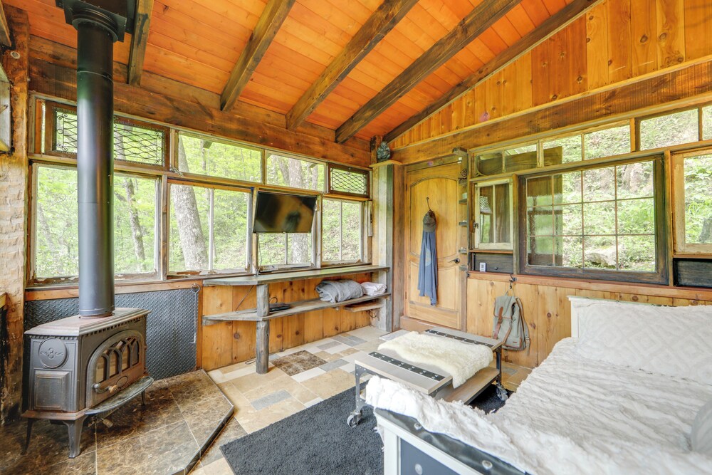 Waterfall Views - 'blue Ghost' Cabin in Cullowhee!