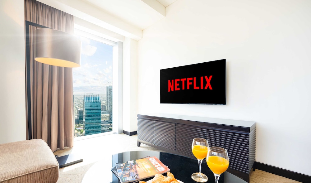 LUX | The JW Marina Suite