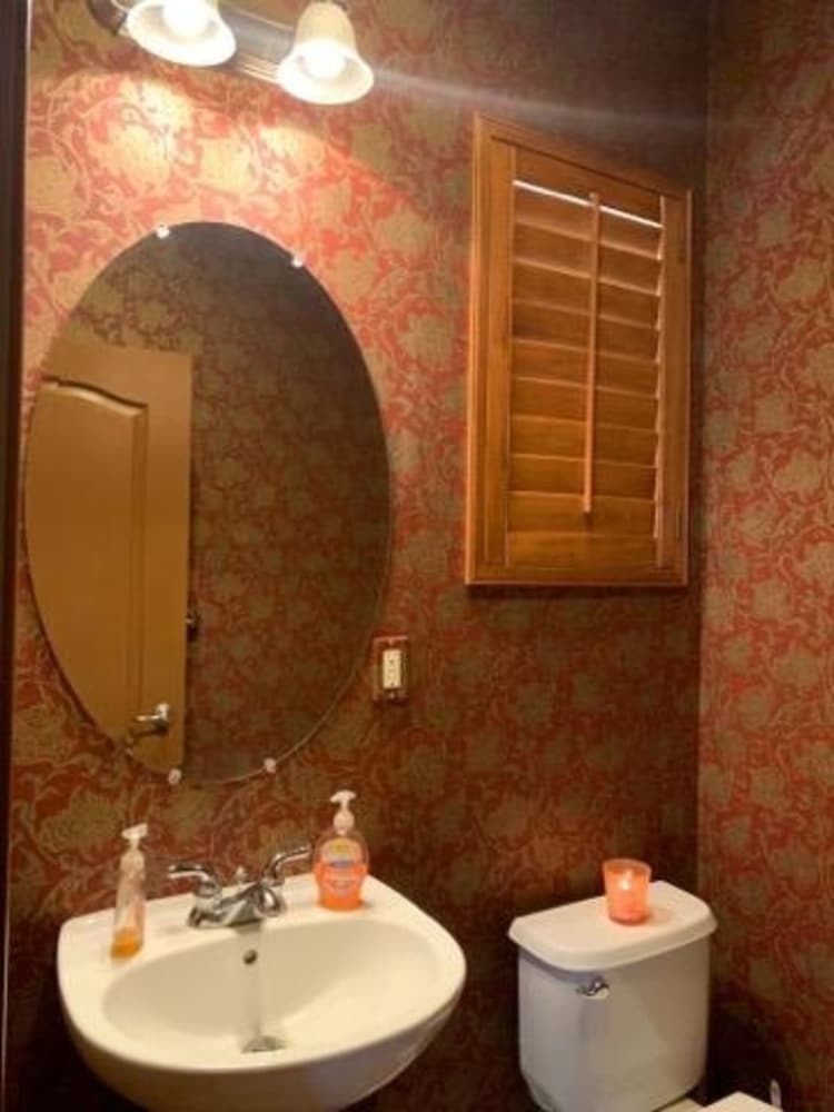 Luxury Custom Home in Oakdale Parkview view 4