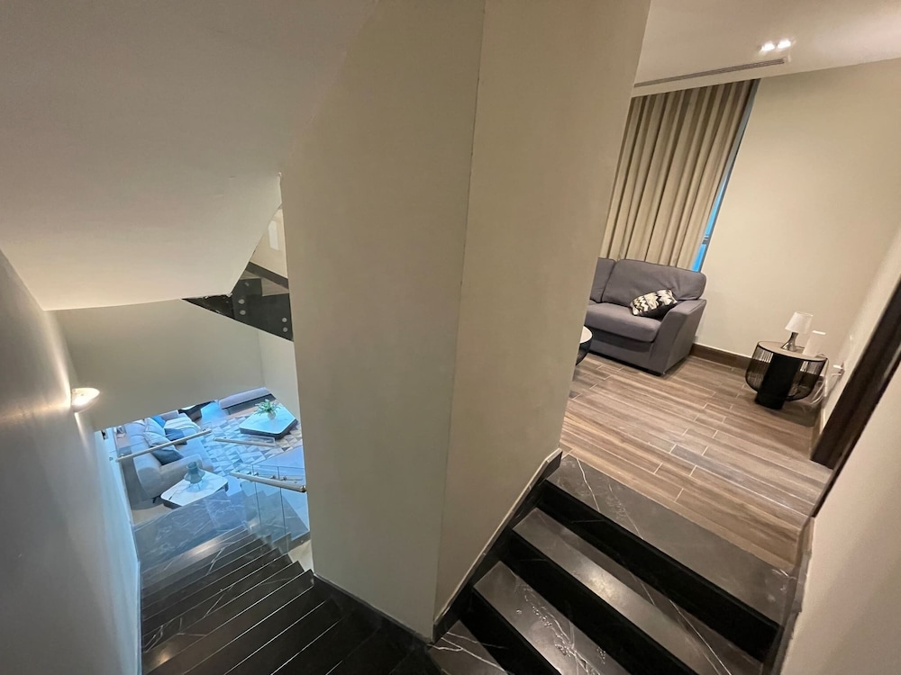 Best Townhouse On Jcv 4 Bedrooms With Jacuzzi
