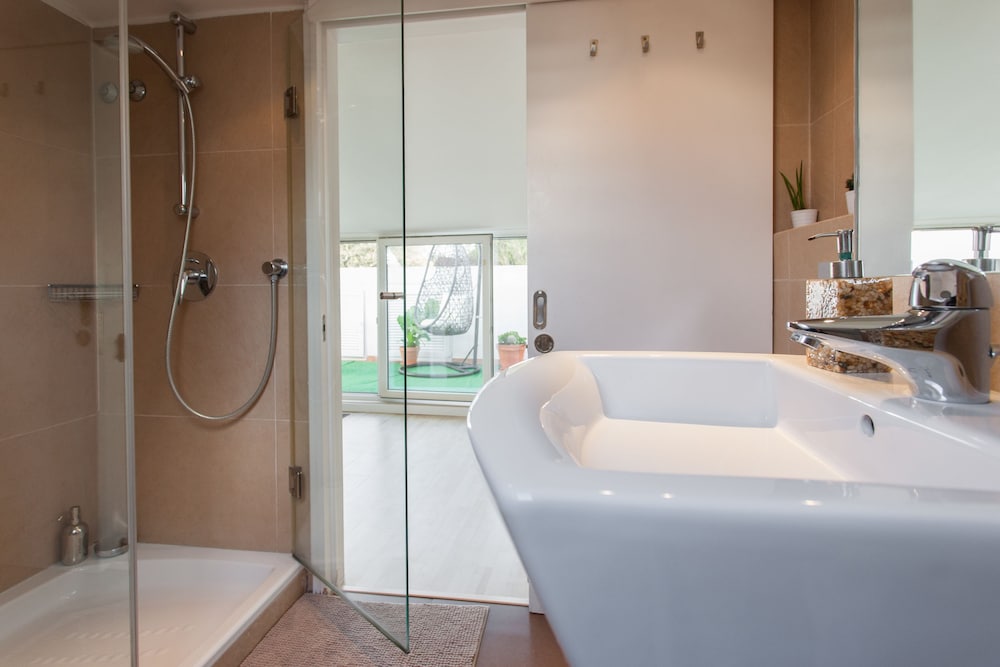 Liberty Penthouse Three-Bedroom Apartment - by LU Holidays