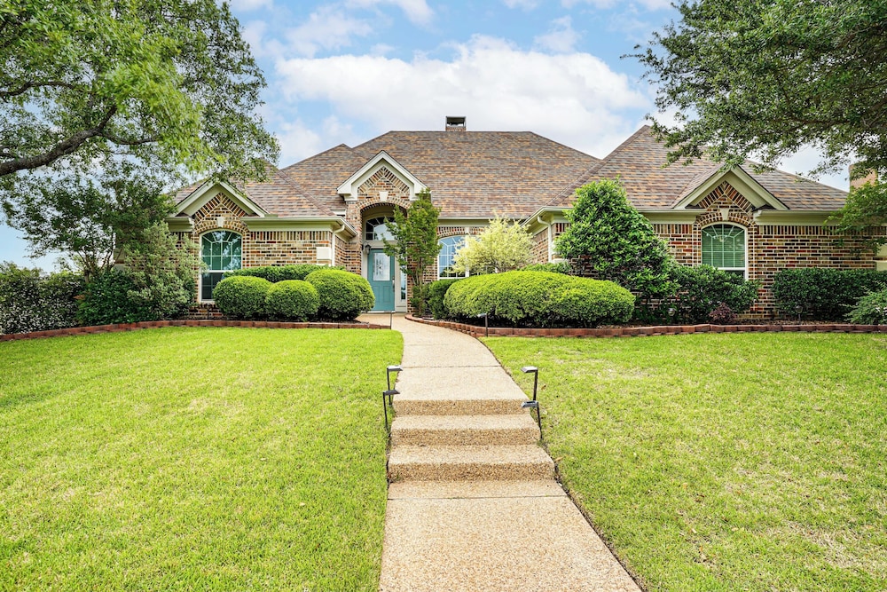Spacious Family Retreat in Fort Worth Area!