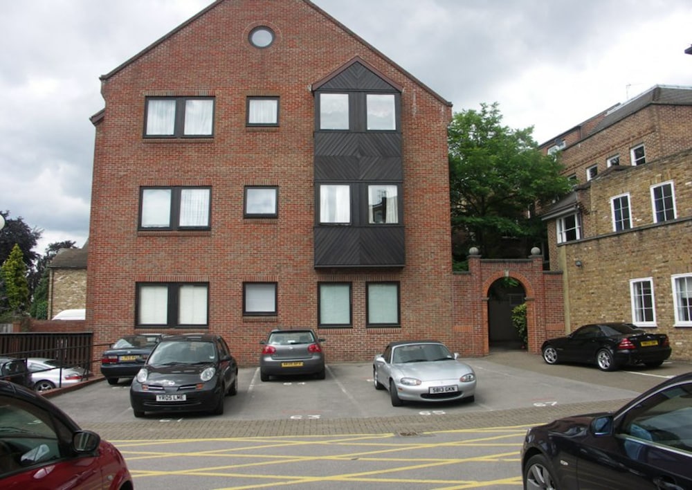 The Courtyard 10