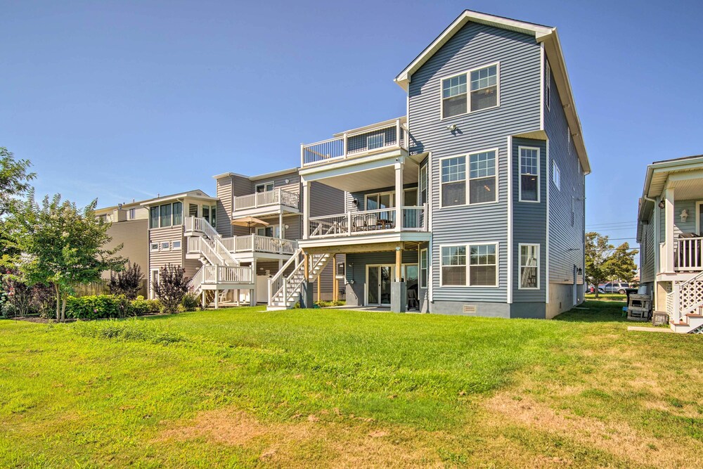 Gorgeous Newly Built Home: Golf Course View!, photo 31