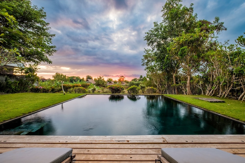 Jimbaran Balangan BeachFront Villa Nakar
