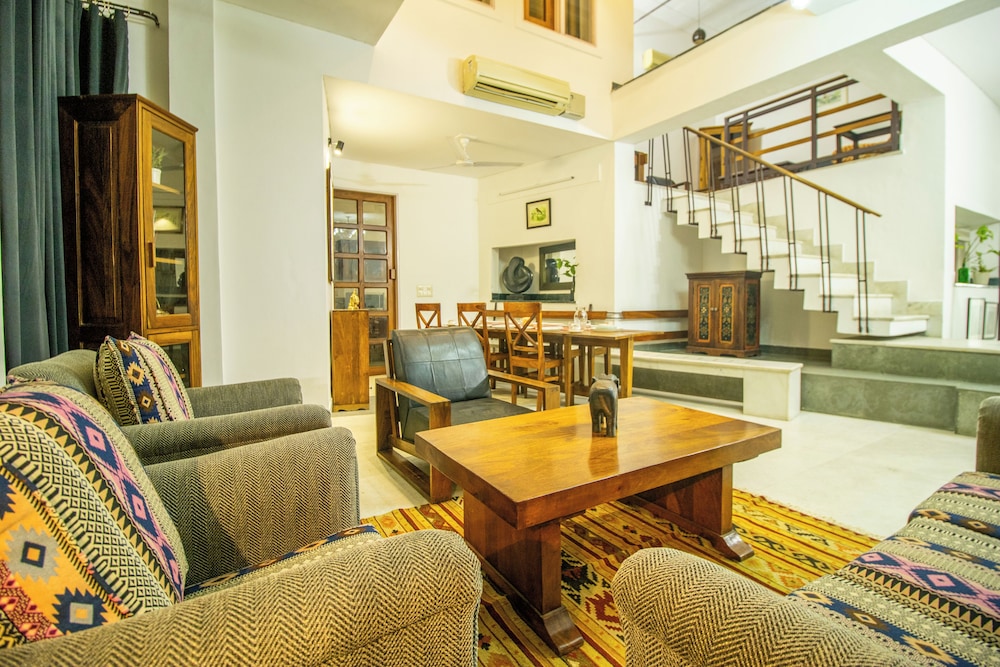 Opulent Antique 3br Villa in Gurugram