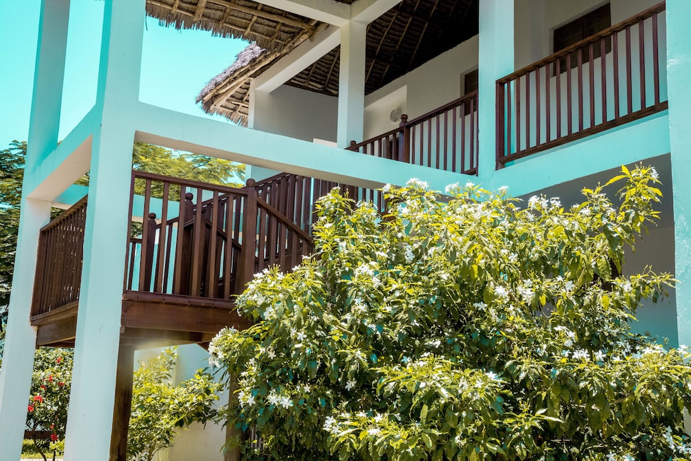 Uroa Bay Beach Resort