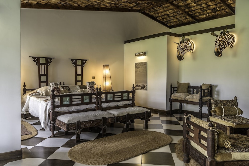 Hatari Lodge