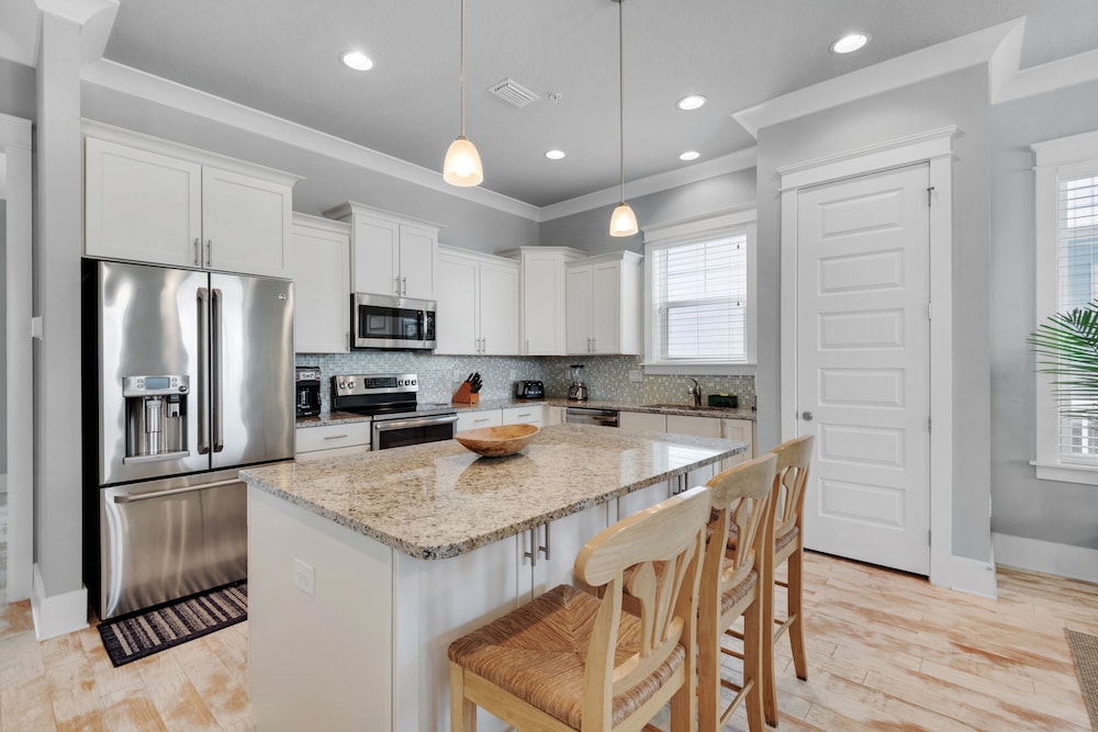 Camp David 4 Bedroom Cottage by RedAwning