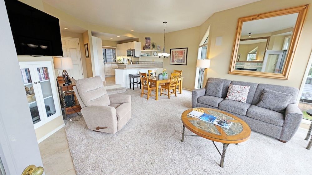 Mt Bachelor Village 332 2 Bedroom Condo