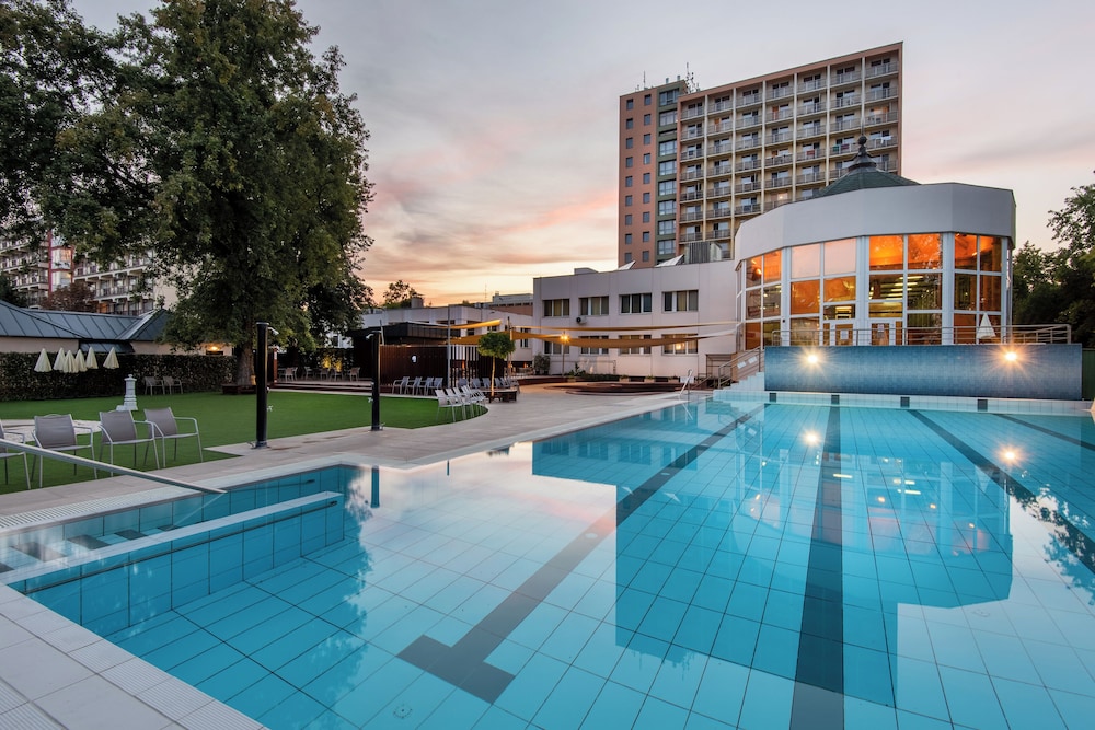 Hotel Barátság Hajdúszoboszló Superior - Image 1