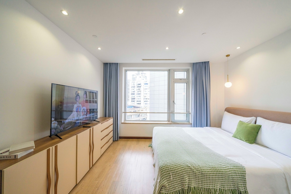 Tyms Xujiahui Stylish 1BR APT