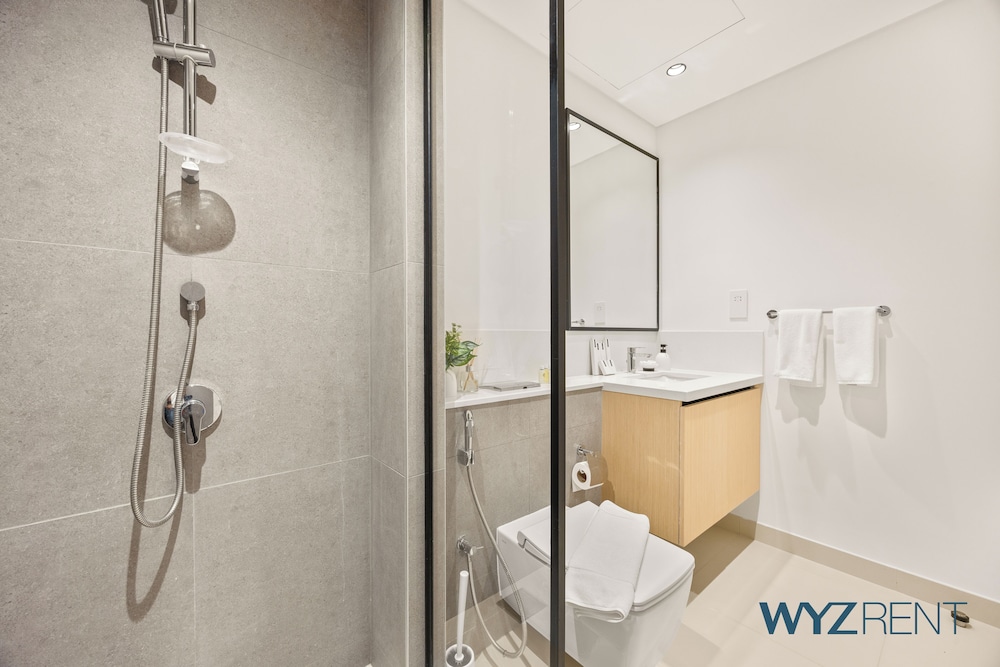 Alluring Parisian 1Br in Burj Crown