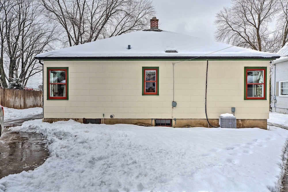 Cozy Cedarburg House - Walk to Historic Downtown!