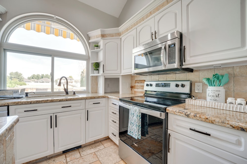 Private Hot Tub: Home Near Moses Lake Access