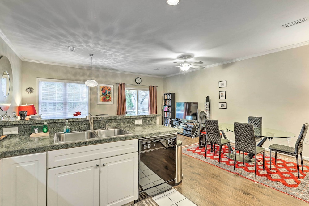 2 Mi to Ocean: Rehoboth Beach Townhome w/ Grill!