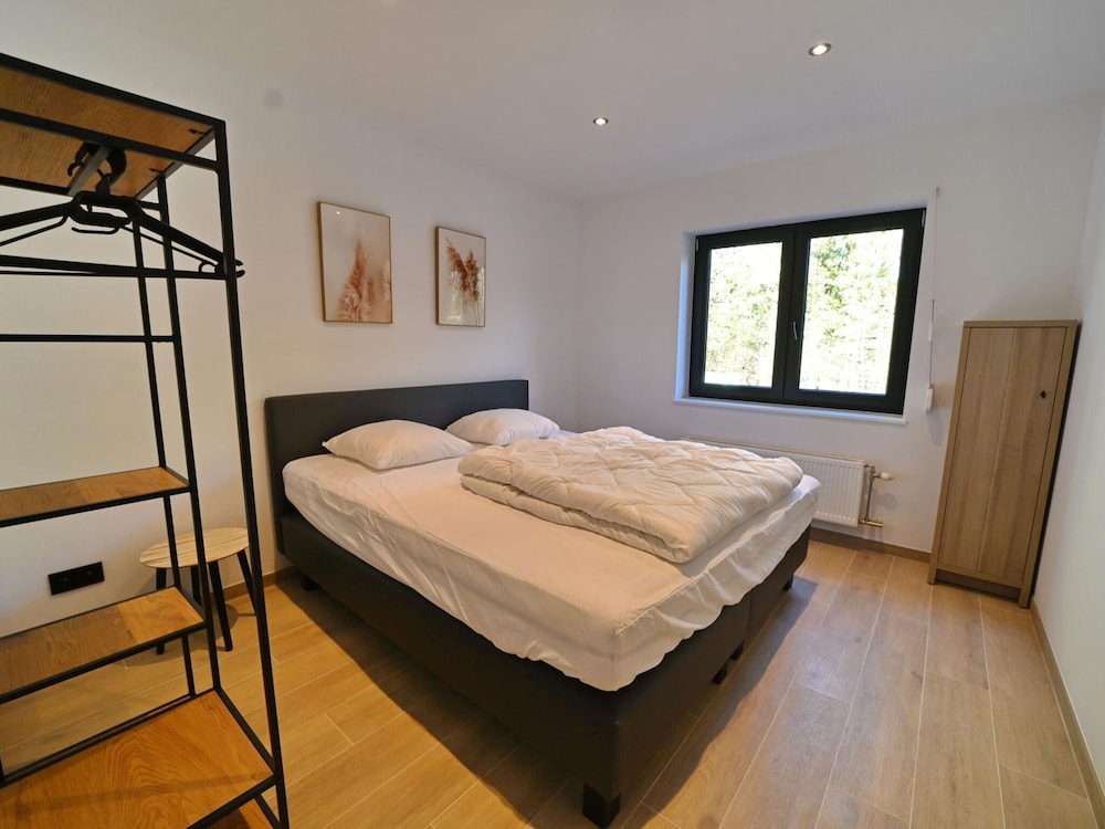 Chalet Near Durbuy With Forest & Hot Tub