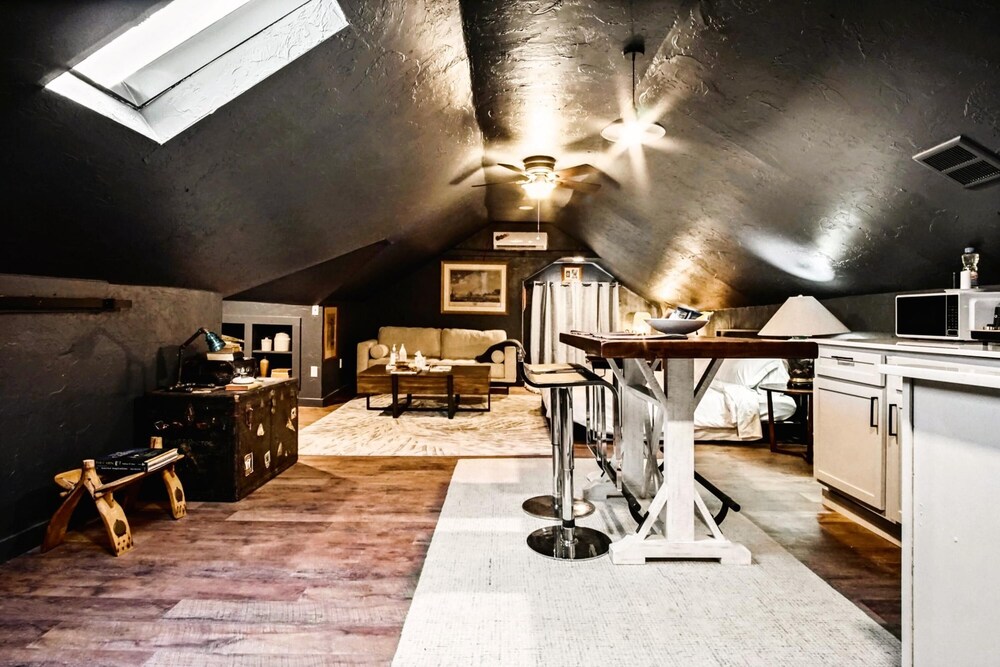 Oklahoma City Vacations - 3-story 6-bedroom 4 Bathrooms 3min-asian Dist - Property Image 99