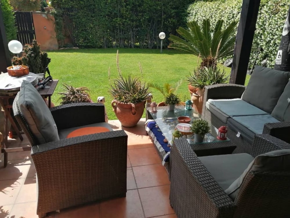 Villa Sleeps 6 With Garden and Gym