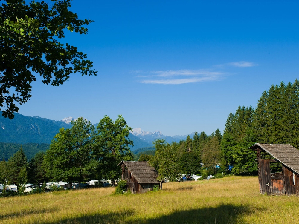 Luxury Chalet With ac Near Pressegger See