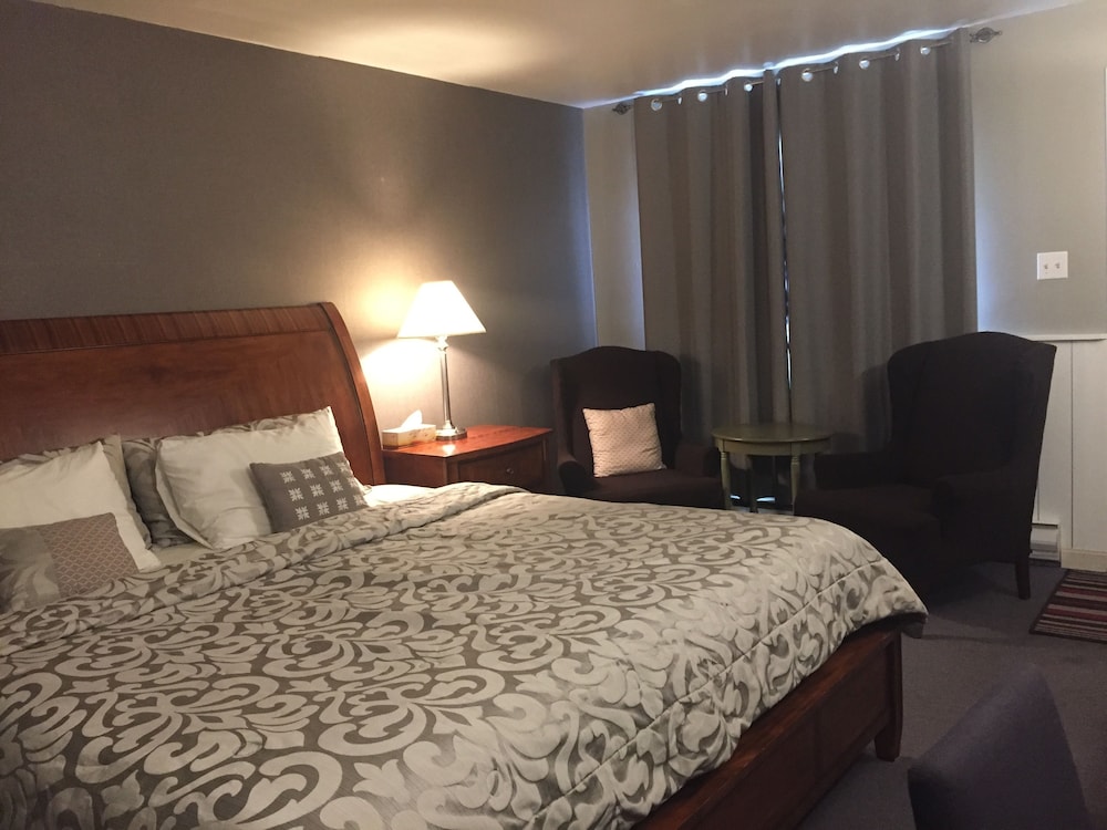 Greenside motel