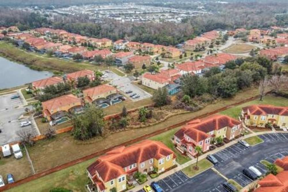 Lake Berkley 4BR Villa - Near Disney & Pool
