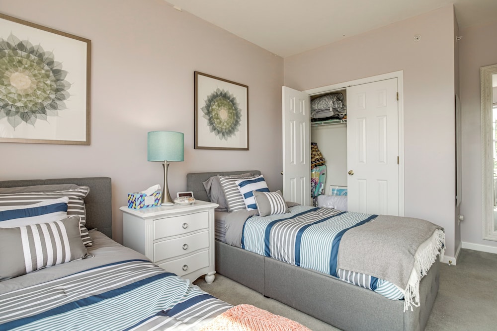Walkable Condo w/ Drawbridge Views in Cambridge