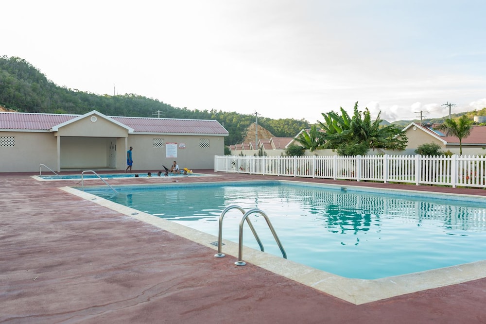 The Oasis Golf Retreat