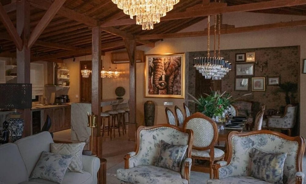 Luxurious Arakana Villa with Pool