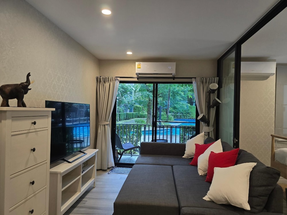 Pool Side Retreat- 1 BED TC-B105