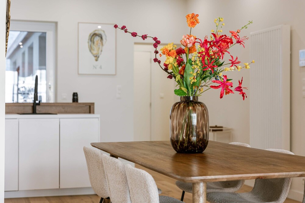 Huswell - Charming Central Apartment in Ostend - Perfect for 7 Guests