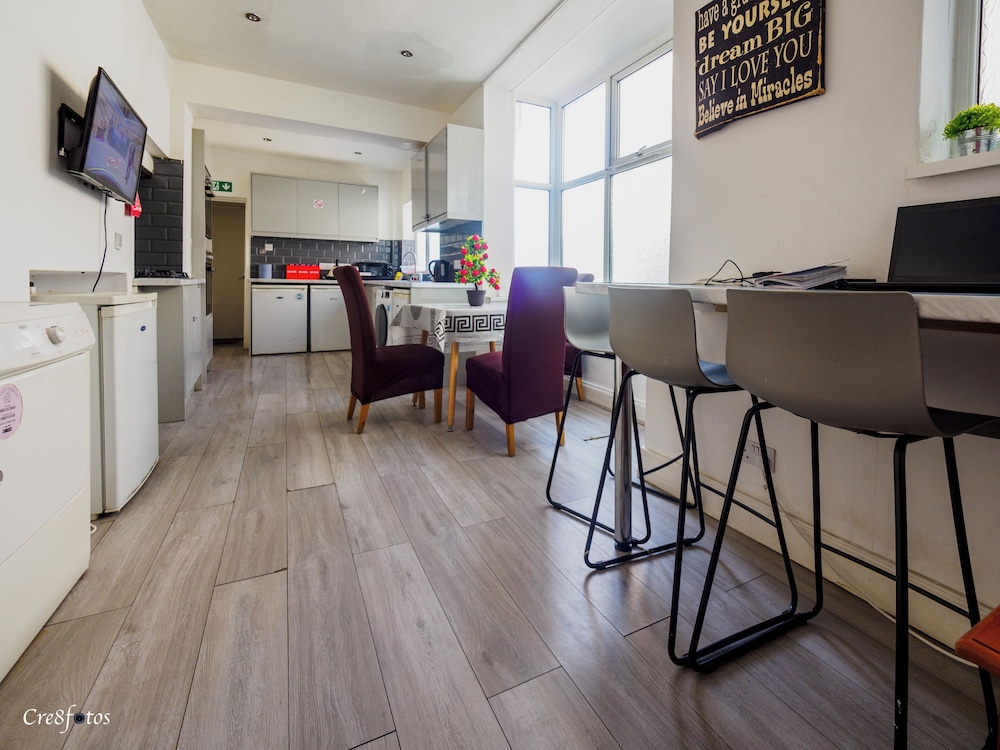 WoodHus Executive Double Room 6