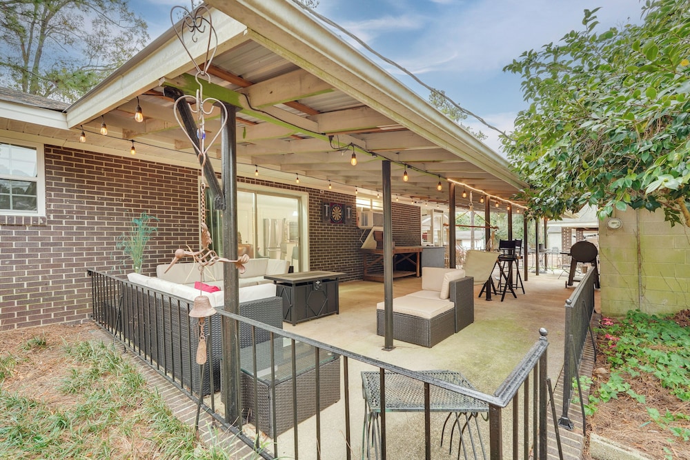 4 Mi to Uptown! Quiet Greenwood Stay w/ Patio