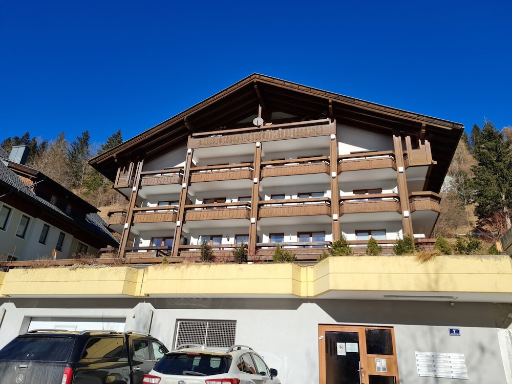 Comfortable Apartment With Mountain View