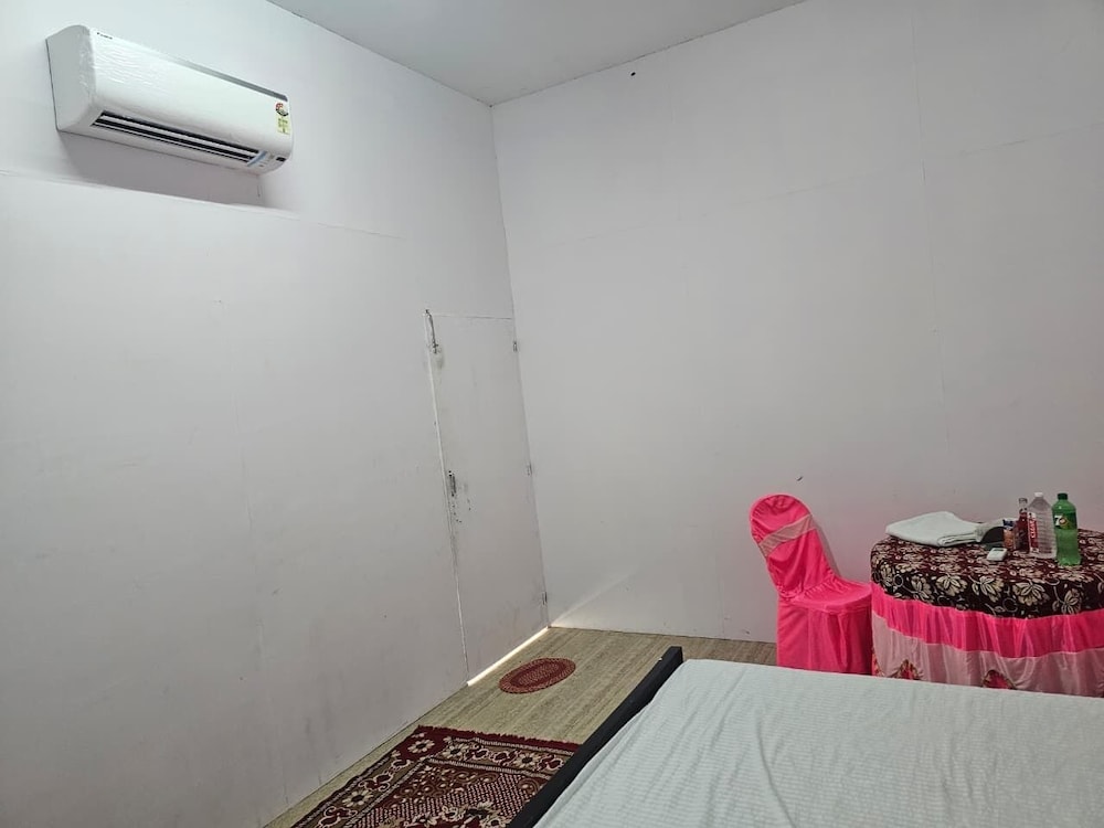 Lama Hotel Barabar
