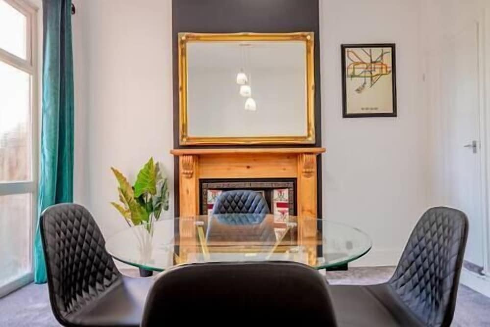 Host Stay Somerset Road House