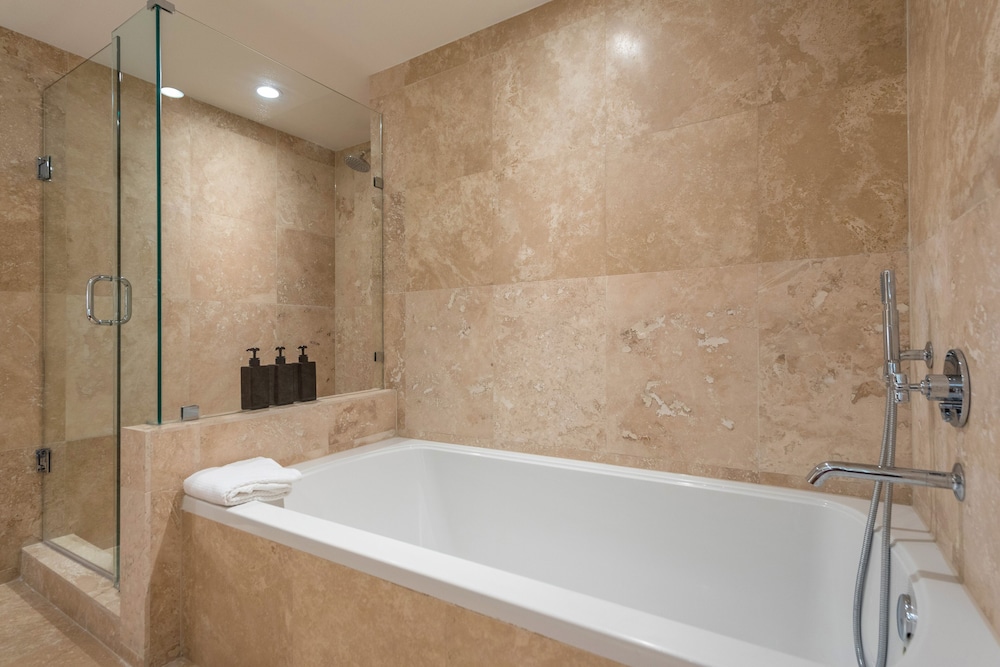 1 Hotel & Homes Private Luxury Suites