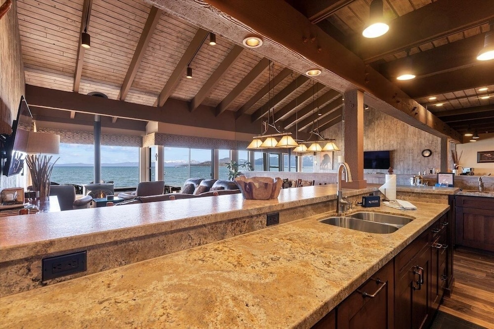 Lake Tahoe Vacations - Swimsuit Required 4 Bedroom Home by RedAwning - Property Image 5