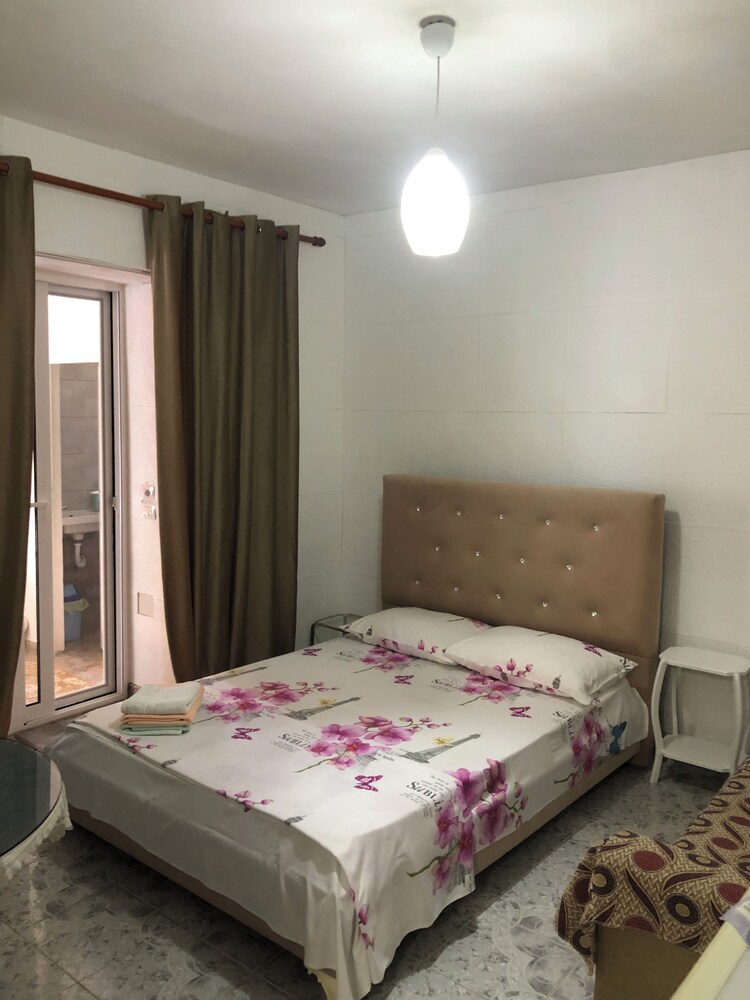 Monas Guesthouse