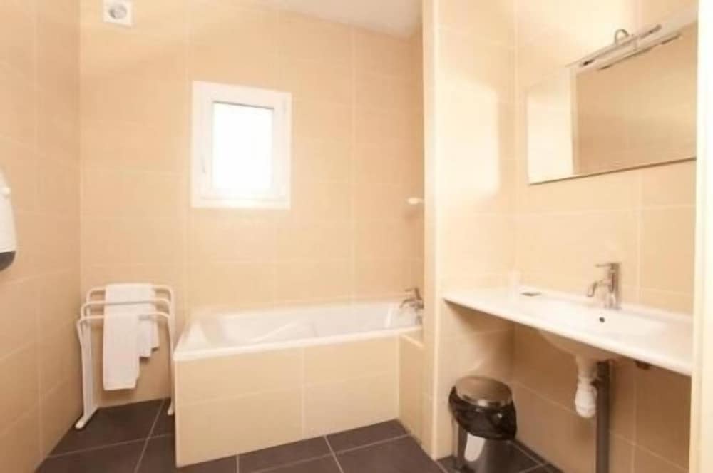 Hotel Fleur De Lys - Property Image 23