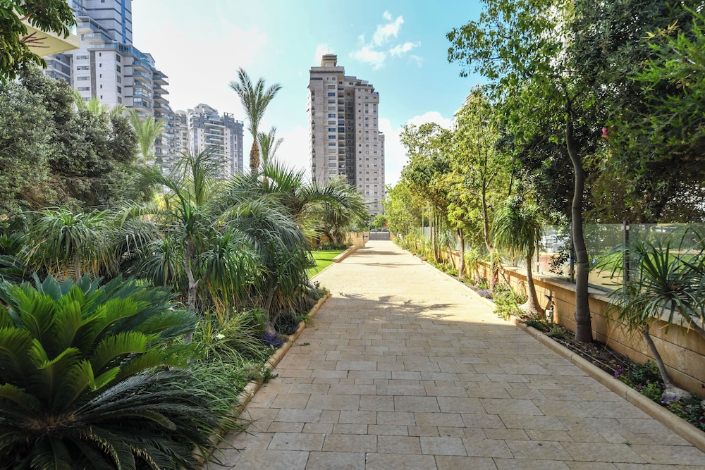 Stunning Modern Studio in Netanya view 5
