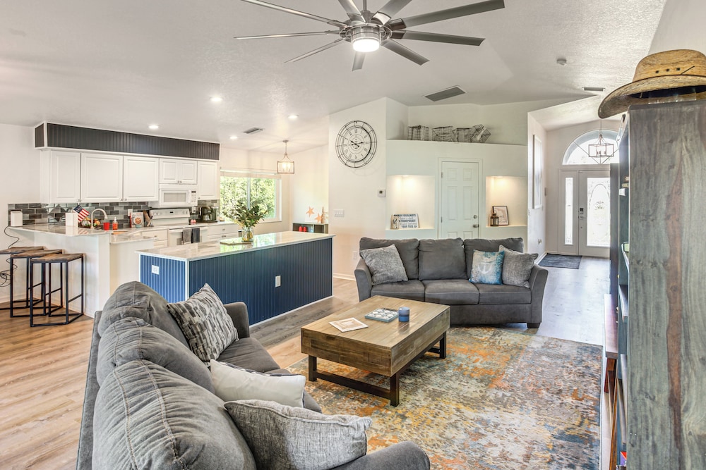 Swim, Golf & Hike: Family Home in Rotonda West!