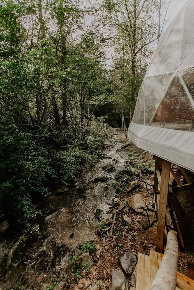 Slate Crossing Creekside Dome