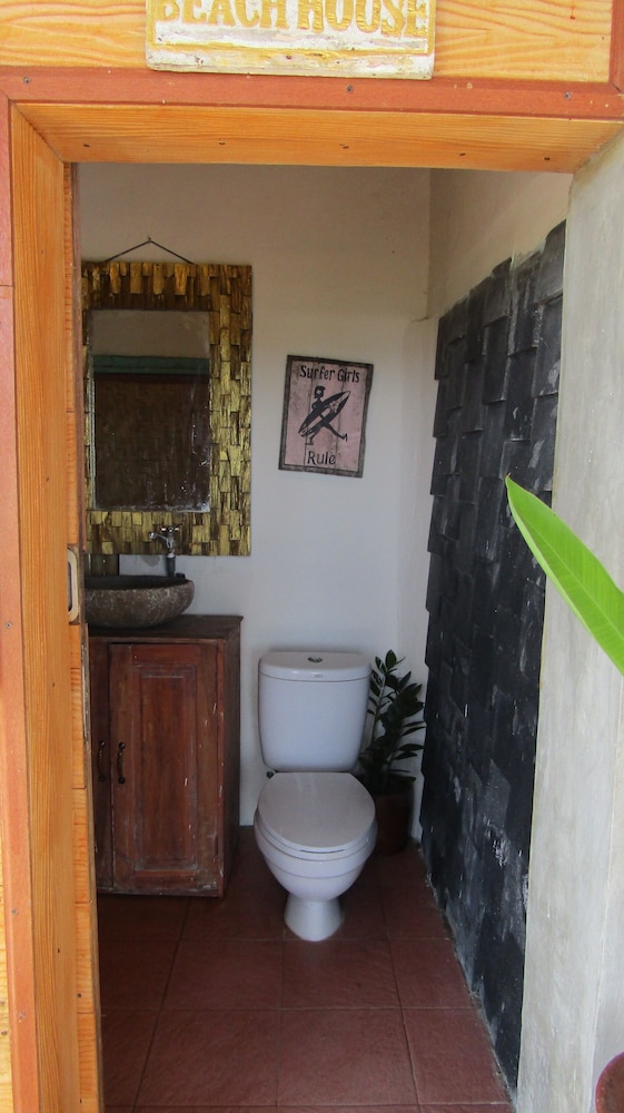 Dikaloha Medewi Surfcamp