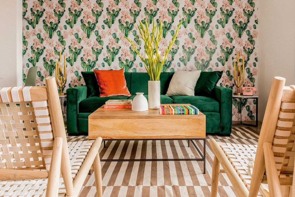 2 Rooms, Sleeps 8 Retro Hotel w/ Pool Wesley King Studio Buyout by Avantstay