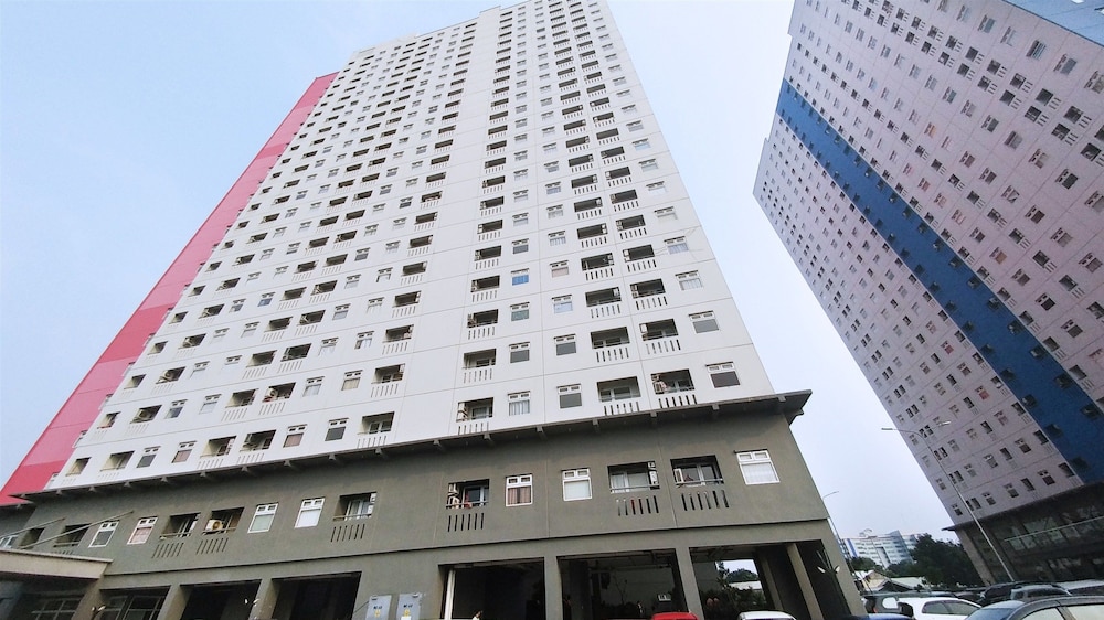 Best Price Green Pramuka Apartment view 4